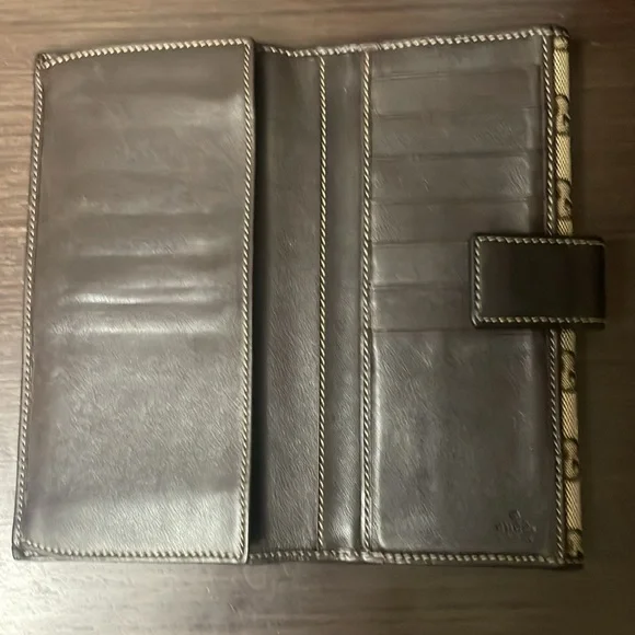 Gucci Wallet 💯 Authentic - Picture 5 of 7